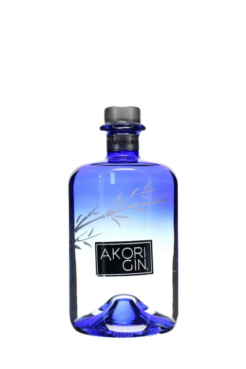 Gin Akori distillato. viene aromatizzato con esotici elementi botanici, risultando fruttato e citrico, affascinante e sensuale. Provenienza Spagna. Colorazione Limpido. Acquistalo online su Sparkleitaly.it