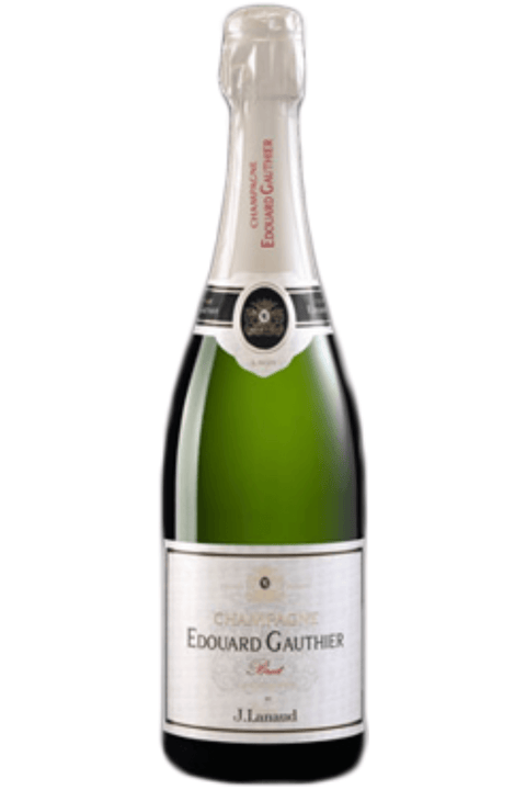 Champagne Cuvée Edouard Gauthier Brut. È uno champagne per ogni occasione. Fruttato, leggero e generoso, il suo blend comprende i 3 vitigni nobili della Champagne: 66% Chardonnay per la delicatezza, 17% Pinot Noir per la potenza e 17% Pinot Meunier per la morbidezza. Perfetto per ogni occasione, imbattibile per gli aperitivi. Trovalo online su Sparkleitaly.it