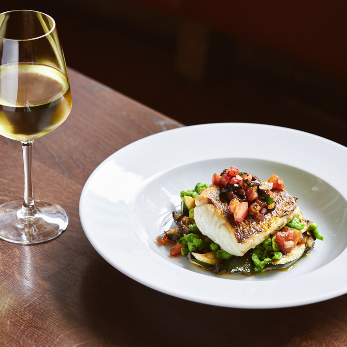 Vino & pesce: il matrimonio perfetto (ma niente nozze solo in bianco, per favore)