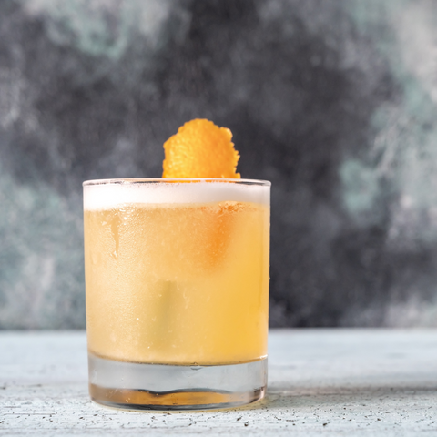 Mediterraneo Sour – il cocktail al gin che non ti aspettavi