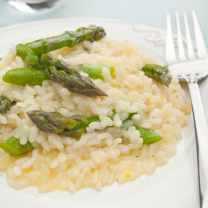 Risotto agli asparagi e limone con zeste di pecorino fresco