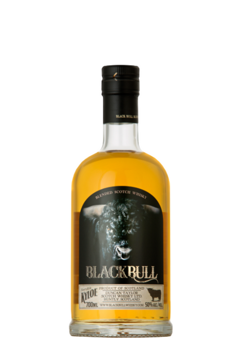 Whisky scozzese Black Bull Kyloe 5YO - Duncan Taylor.  I malt e grain whiskies usati per creare questo blend sono tra i migliori della Scozia e riposano in botti che hanno contenuto precedentemente bourbon e sherry. Trovalo online su Sparkleitaly.it 