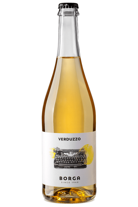 Verduzzo Frizzante Marca Trevigiana IGT - Borga. Treviso DOC.  La gamma di profumi ricorda la frutta gialla matura come l’albicocca, le gocce d’oro e la pesca. Al palato l’assaggio è zuccherino, ben bilanciato dalla freschezza. Le delicate bollicine accompagnano il sorso chiudendo su un leggero finale amaricante che ricorda la mandorla. Abbinalo con Biscotti tradizionali veneziani con crema. Crostata croccante alle nocciole e crema al cocco. Trovalo ora su Sparkleitaly.it